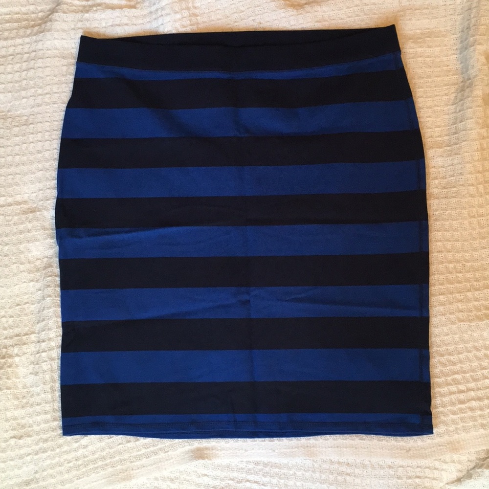 Stretchy pencil skirt